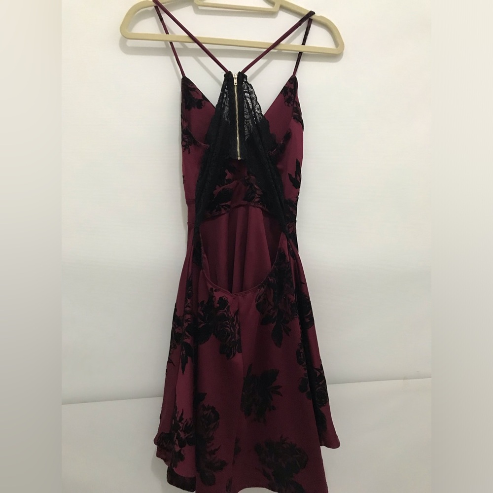 Iris Velvet Floral Print Dress with Black Lace Detail Back Size L - Picture 3 of 6